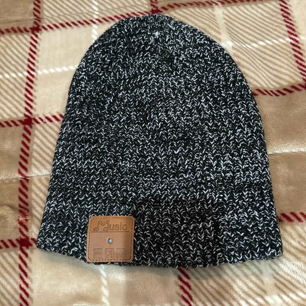 Bluetooth beanie